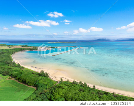 圖瑪爾海灘和小濱港(沖繩縣小濱島) 圖瑪爾海灘和小濱港(沖繩縣小濱島) 135225154