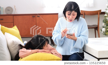 Parent-child quarrel, smartphone, long hours of gaming, studying image 135225650