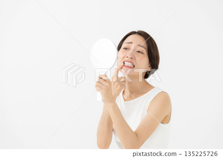 Female periodontal care 135225726