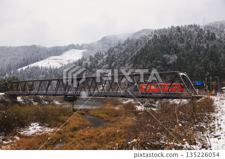 一條谷朝倉氏遺址的初雪 135226054