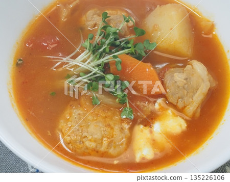 番茄燉菜，老婆的家常菜，在家吃飯，一家人幸福 135226106