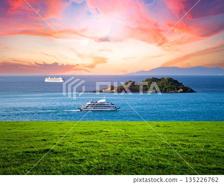 【人工智慧生成影像】寧靜的天空、海洋和大地 135226762