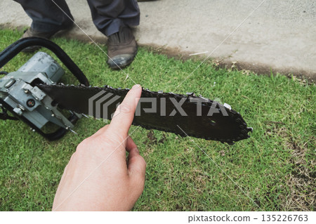 電鋸 工具 男人 135226763