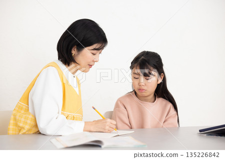 一位女課後輔導老師教女學生 135226842