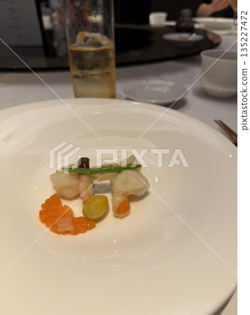 A relaxing lunch for anniversaries and get-togethers 135227472