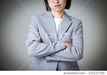 憤怒的中年女商人 憤怒的中年女商人 135227780
