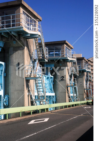 洩洪閘控制塔 洩洪閘控制塔 135228092