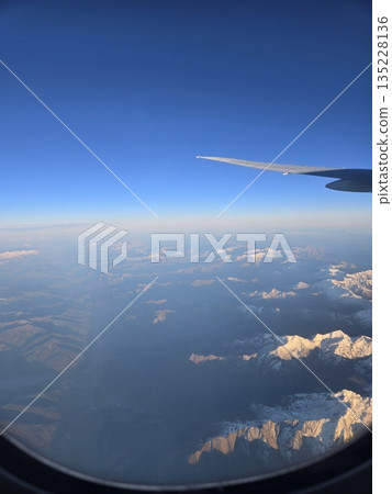 Overseas travel airport airplane scenery Overseas travel airport airplane scenery 135228136