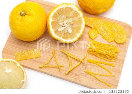 柚子柚子 135228195