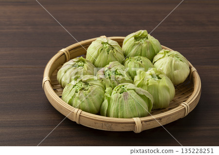 漏杓上的冬嫩芽 漏杓上的冬嫩芽 135228251