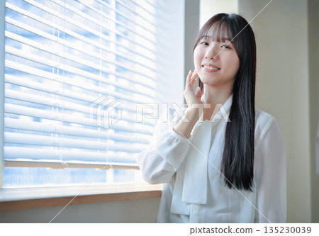 Beauty portrait of a woman in her 20s Beauty portrait of a woman in her 20s 135230039