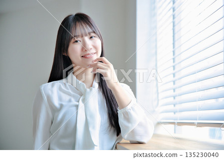 Beauty portrait of a woman in her 20s Beauty portrait of a woman in her 20s 135230040