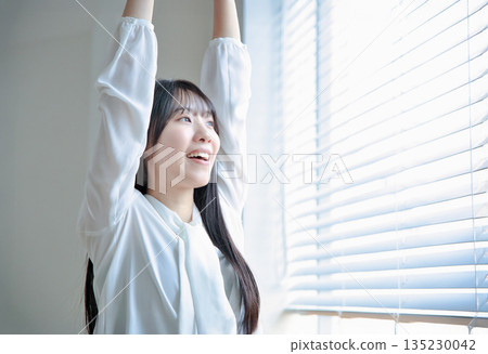 Beauty portrait of a woman in her twenties stretching Beauty portrait of a woman in her twenties stretching 135230042