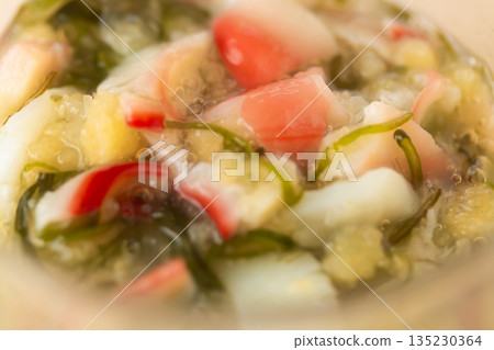 與清酒搭配的海鮮和魚子小吃 135230364