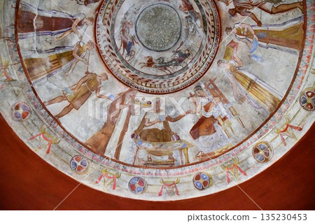 保加利亞，玫瑰谷，卡贊勒克，色雷斯墓（複製品），墓室天花板壁畫 135230453