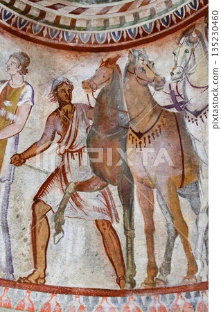 保加利亞，玫瑰谷，卡贊勒克，色雷斯墓（複製品），墓室天花板壁畫 135230460