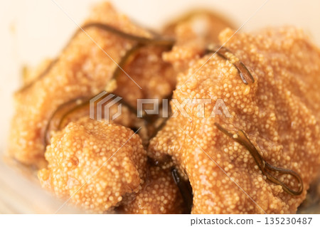 與清酒搭配的海鮮和魚子小吃 135230487