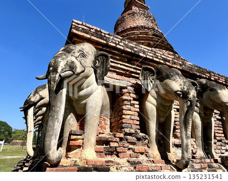The red Wat Sorasak towering against the clear blue sky 135231541