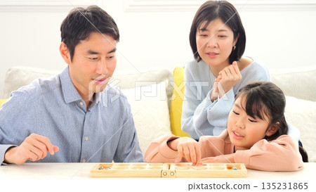 家庭餐桌遊戲腦力訓練對話圖片 135231865