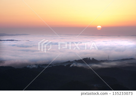 晨曦、日出和雲海 480 135233073