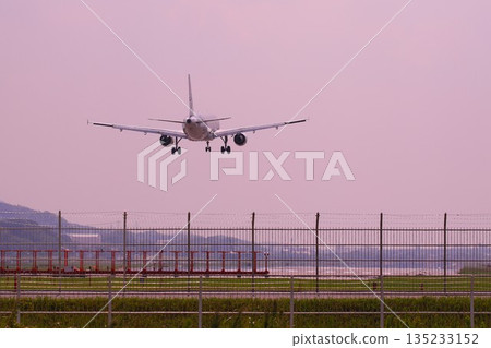 飛機降落 飛機降落 135233152