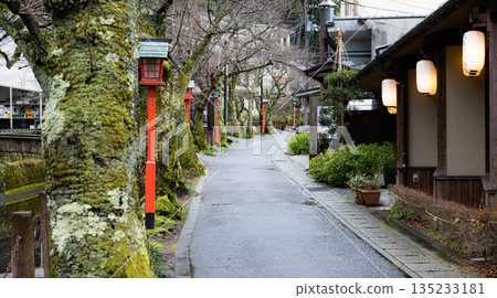 兵庫縣豐岡市歷史悠久的溫泉度假勝地城崎溫泉的冬季景色 135233181