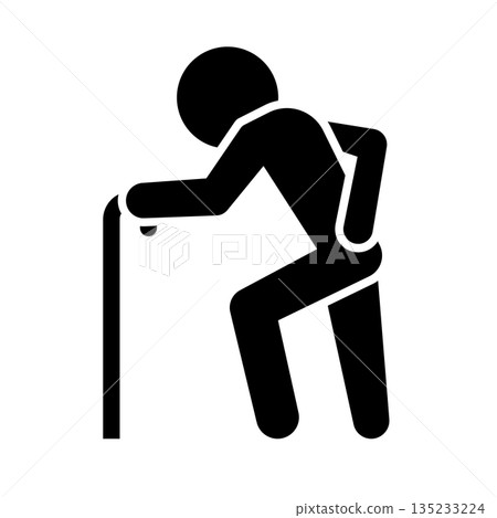 一個拄著拐杖的男人的剪影 135233224