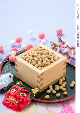 Setsubun 拋豆圖像 135233286