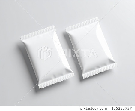 白色素色包裝袋小袋樣機樣品糖果白色背景 135233737