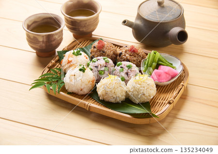 rice ball  135234049