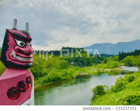 宮城縣鳴子市的駕車風景（惡魔）和河流 135237151