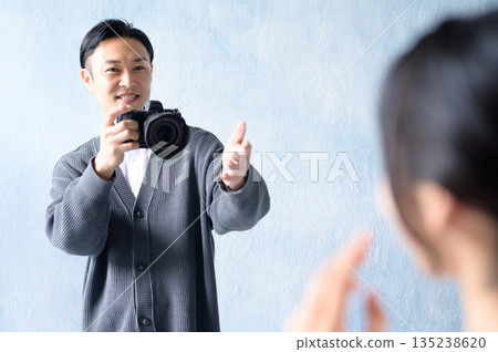 A female model and a male photographer giving instructions 135238620