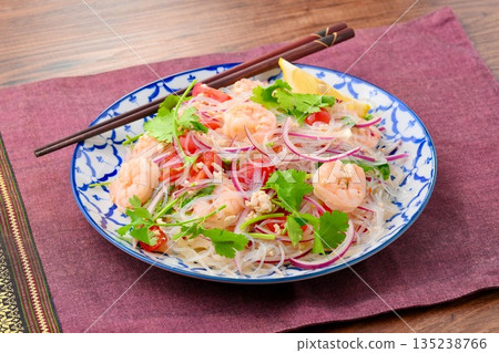 Homemade yam woon sen, Thai cuisine, Thai-style glass noodle salad, coriander, shrimp, etc. Homemade yam woon sen, Thai cuisine, Thai-style glass noodle salad, coriander, shrimp, etc. 135238766