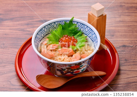 Handmade. Miyagi Prefecture's local dish "Harako Meshi" - salmon rice with salmon roe. Handmade. Miyagi Prefecture's local dish "Harako Meshi" - salmon rice with salmon roe. 135238854