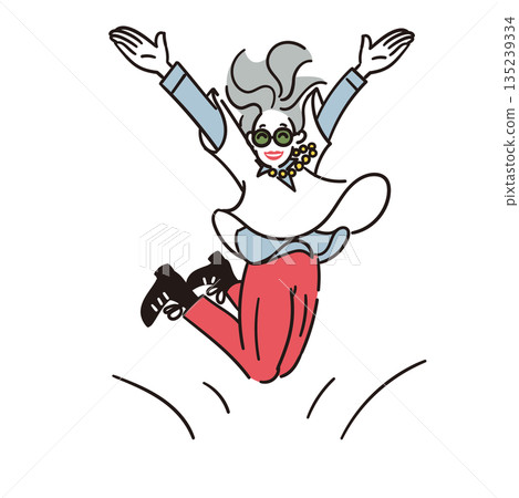 一位笑容燦爛、精神矍鑠的老婦人舉起雙手,欣喜不已。 一位笑容燦爛、精神矍鑠的老婦人舉起雙手,欣喜不已。 135239334