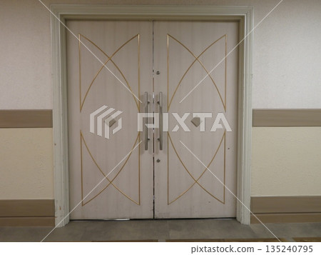 Door Door 135240795