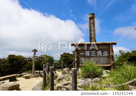 禦在所山地公園,一級三角測量點標誌牌景觀,三重縣小物野町 禦在所山地公園,一級三角測量點標誌牌景觀,三重縣小物野町 135241149