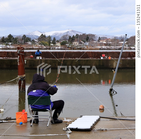 冬季傳統：釣胡瓜魚 135241311