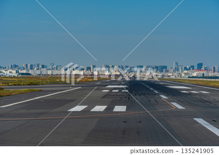 從羽田機場C跑道俯瞰東京市中心 135241905