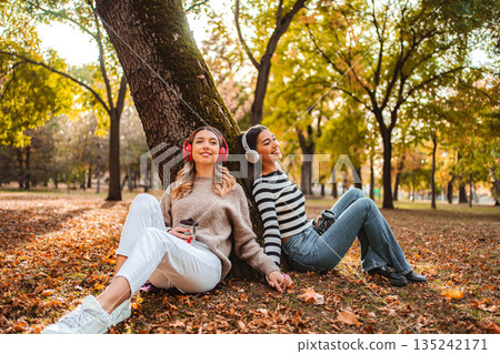 Enjoying the warmth of friendship in a beautiful autumn park 135242171