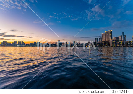 黃昏時分東京市中心的夜景 黃昏時分東京市中心的夜景 135242414
