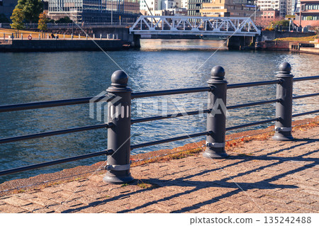 港口時尚的扶手 135242488