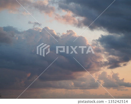 傍晚的天空 135242514