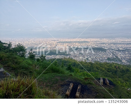 從大文字山眺望京都城市景觀 從大文字山眺望京都城市景觀 135243006
