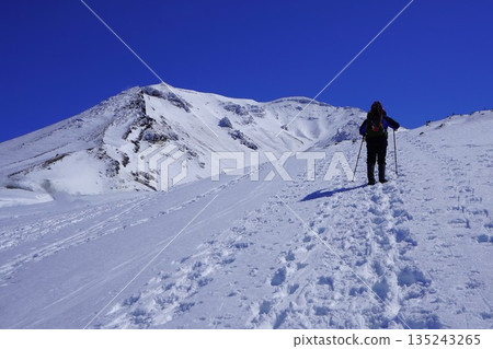 Climbers climbing Mount Asahidake in winter 135243265