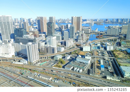 Takanawa Gateway City, Minato-ku, Tokyo New Man Takanawa, 28th floor, from Yamabuki Garden towards Rainbow Bridge 135243285