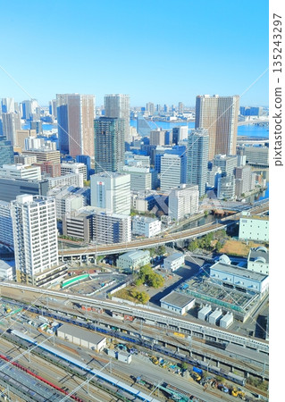 東京港區高輪Gateway City新人高輪大樓28層,從山吹花園方嚮往彩虹橋方向走。 東京港區高輪Gateway City新人高輪大樓28層,從山吹花園方嚮往彩虹橋方向走。 135243297