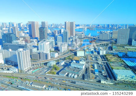 Takanawa Gateway City, Minato-ku, Tokyo New Man Takanawa, 28th floor, from Yamabuki Garden towards Rainbow Bridge 135243299