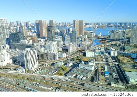 Takanawa Gateway City, Minato-ku, Tokyo New Man Takanawa, 28th floor, from Yamabuki Garden towards Rainbow Bridge 135243302