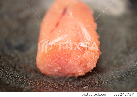 鱈魚卵圖片(庫存照片) 鱈魚卵圖片(庫存照片) 135243737
